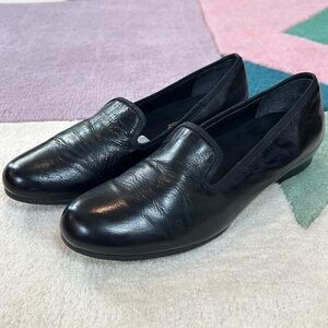 Munro Black Crinkle Leather Slip On Loafer’s 8.5